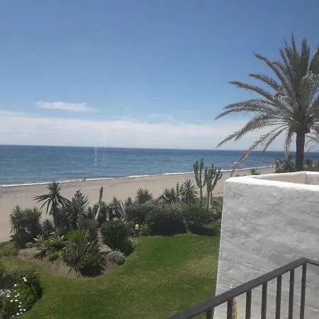 - Primera Linea De Playa Y Solarium Jo3 Apartment